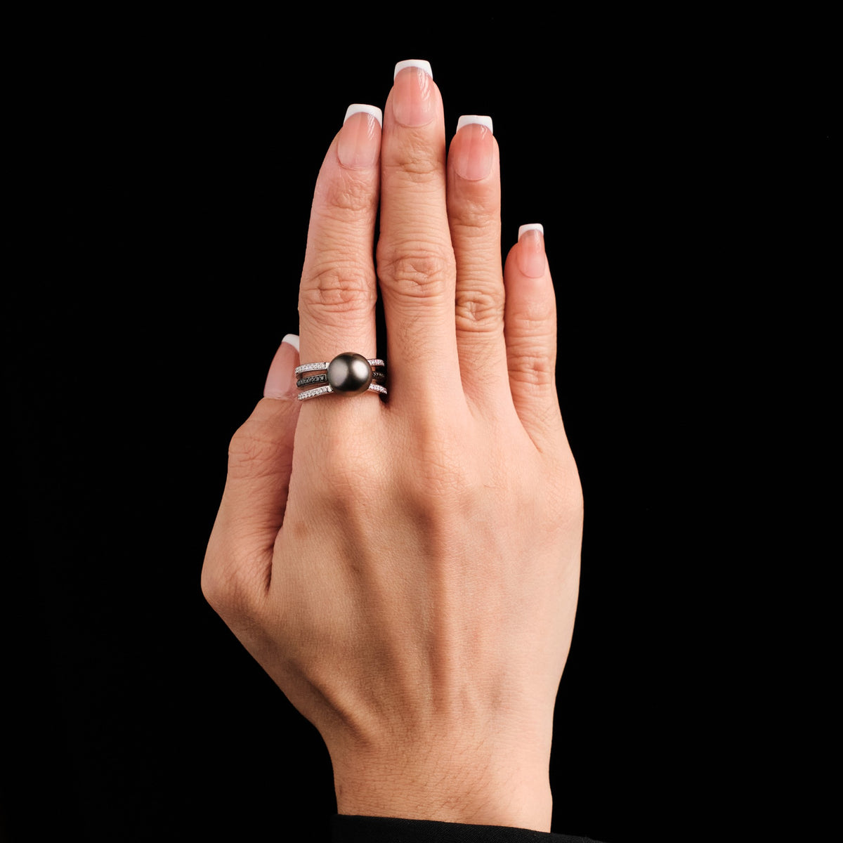 Mouawad "Classic Pearl" Ring