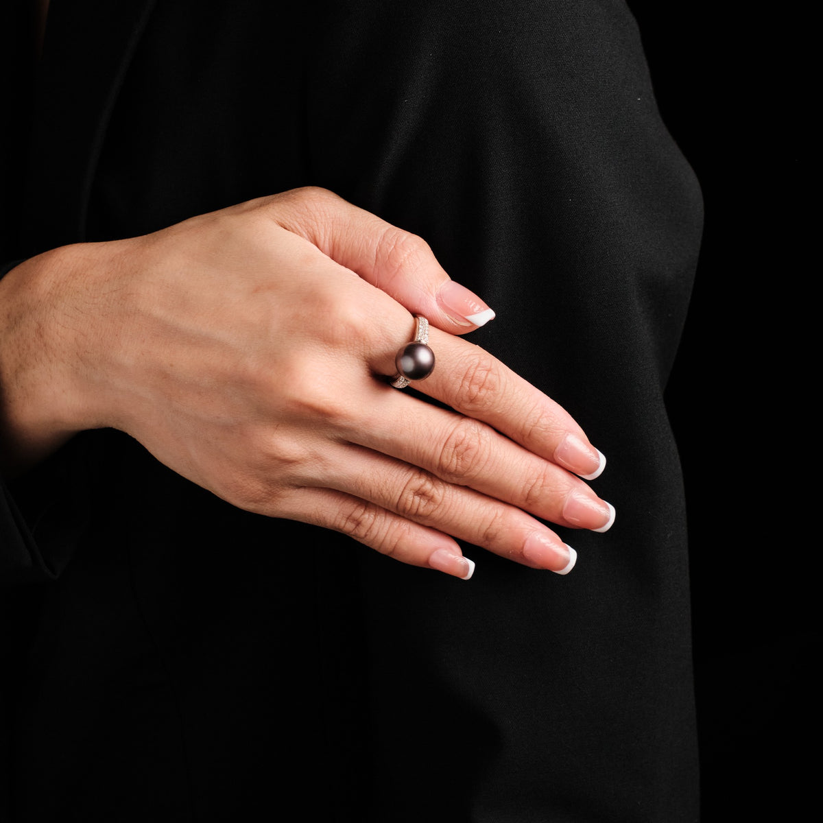 Mouawad "Classic Pearl" Ring